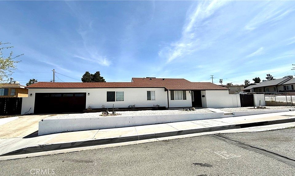 1st image of 821 Caliente Dr