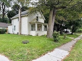 2nd image of 824 Cross St
