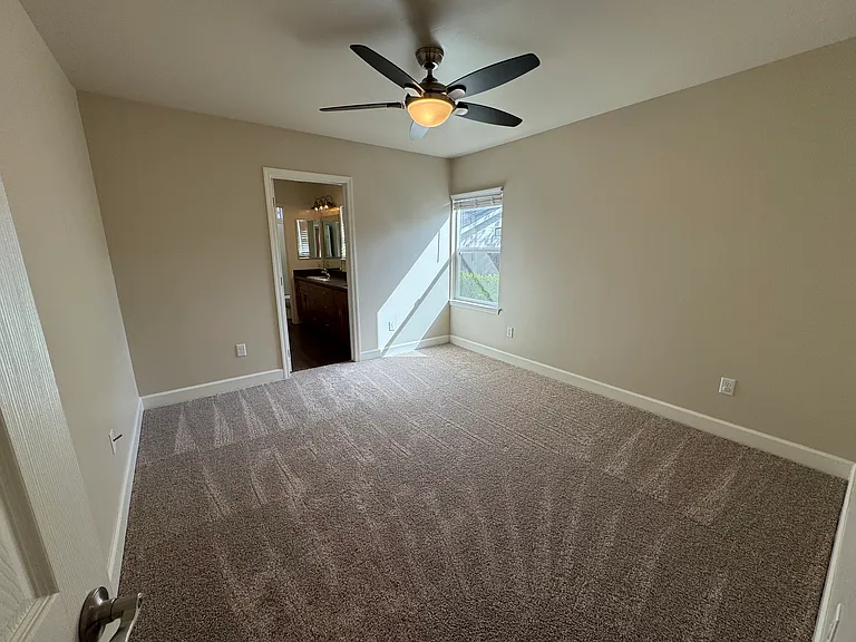 2036 Oak St #1 — Photo 8
