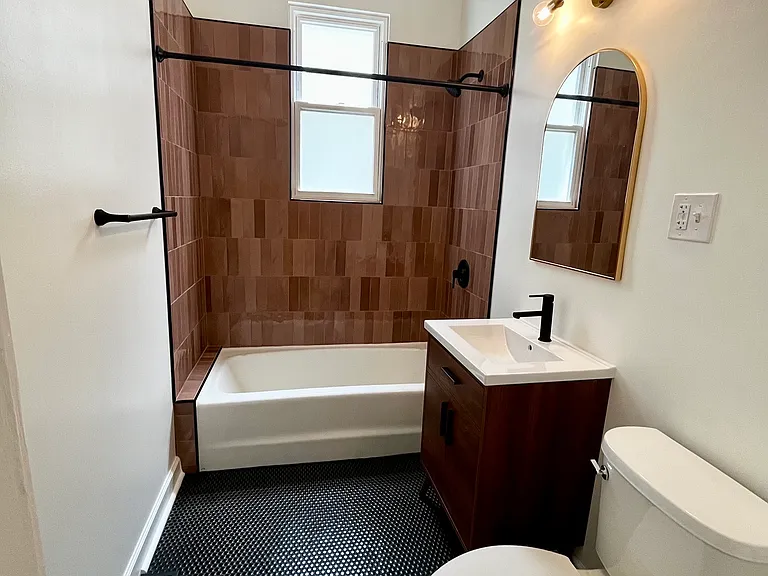 1652 N Avers Ave #1 — Photo 9