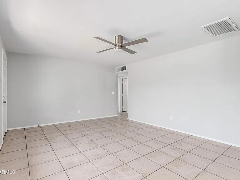 1238 E Vine Ave — Photo 5