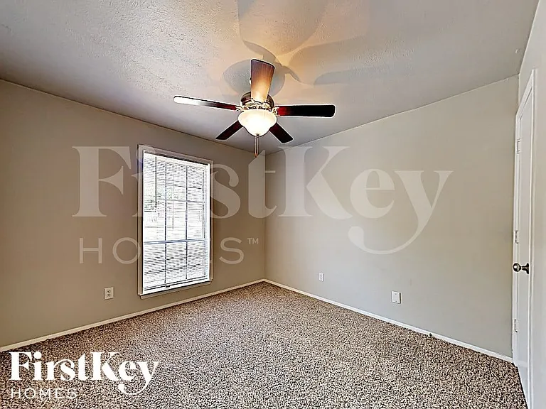 430 Kelly Ct — Photo 9
