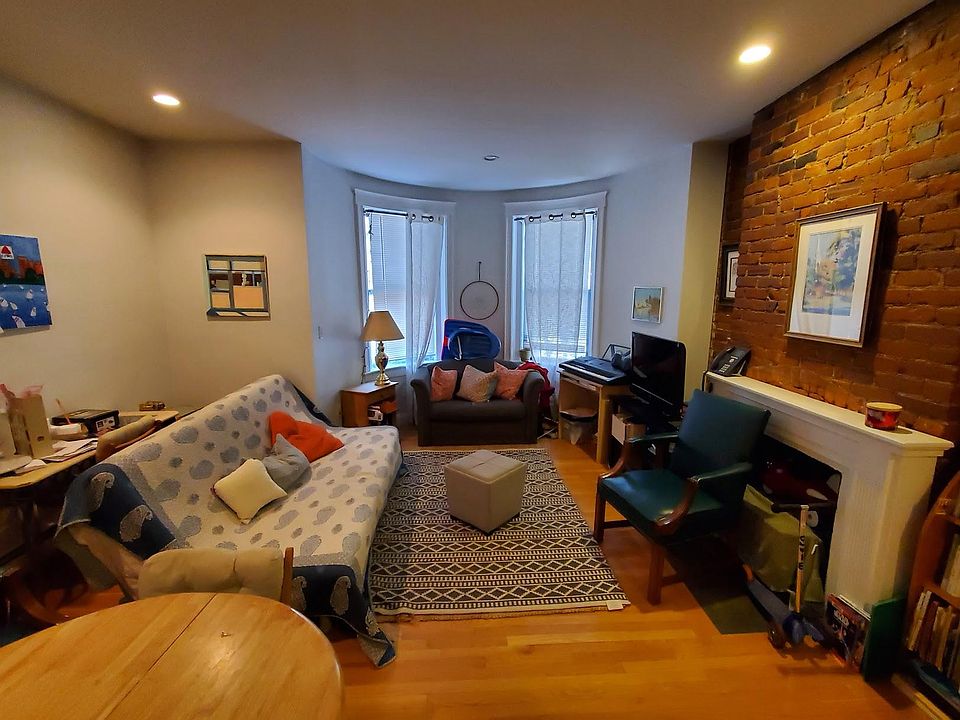 2nd image of 6 Blackwood St #120A