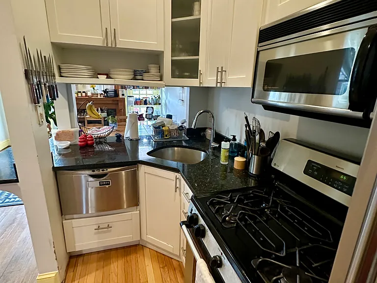 2017 Kalorama Rd NW #2 — Photo 13