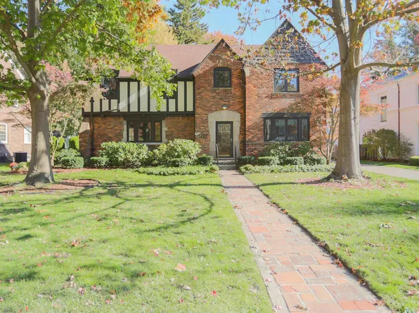 854 Grand Marais St, Grosse Pointe Park, MI 48230