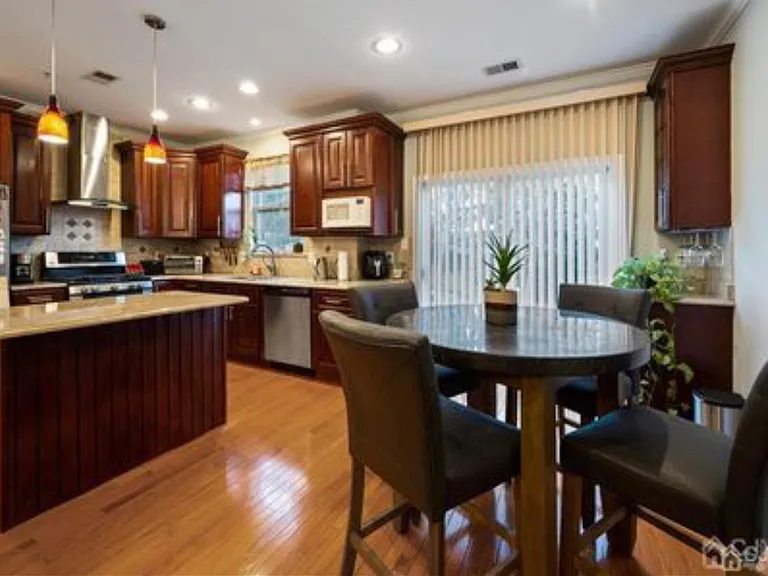 1211 Blossom Cir — Photo 14