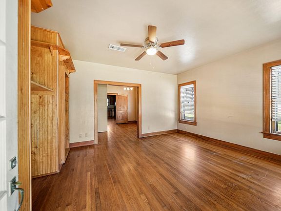 5th image of 202 Sunnyview Ave