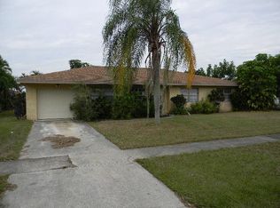 861 Camellia Dr, Royal Palm Beach, FL 33411