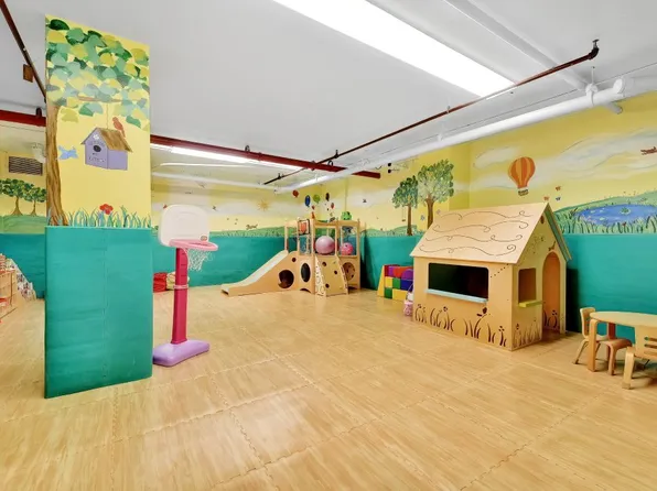 220 East 65th Street image 11 of 14