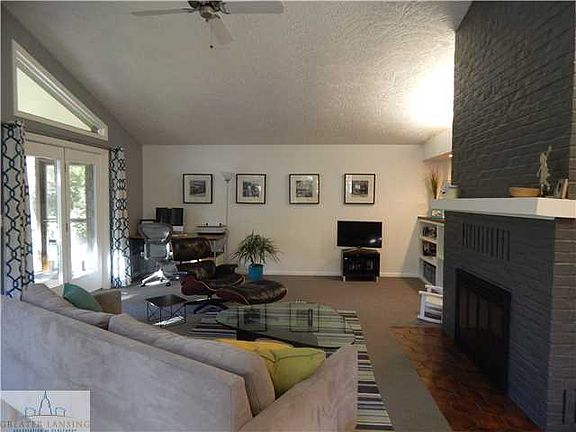 3rd image of 305 Wayland Ave