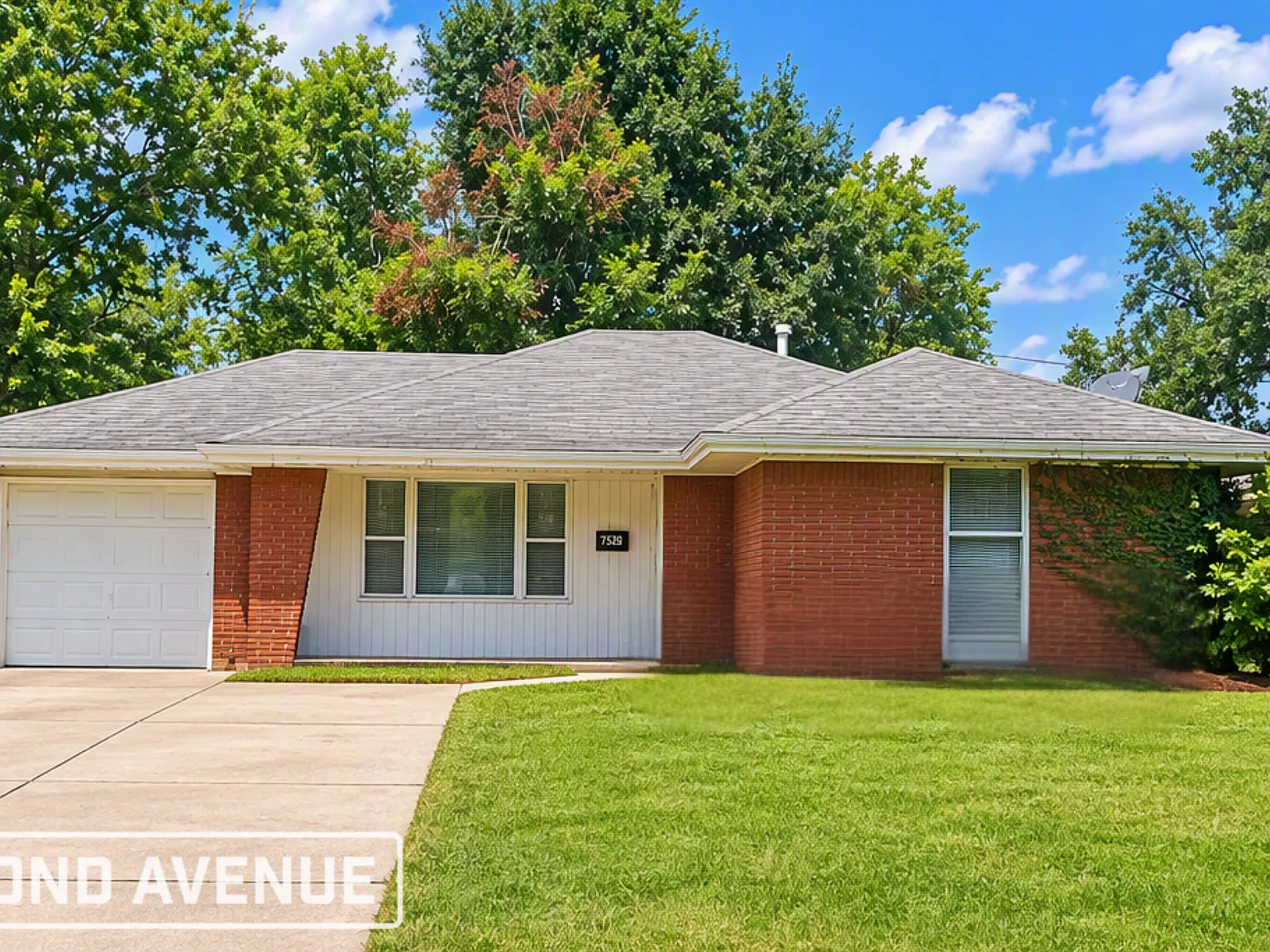 3 bed, 1.5 bath, 1135 sqft, $1,394 — Photo 1