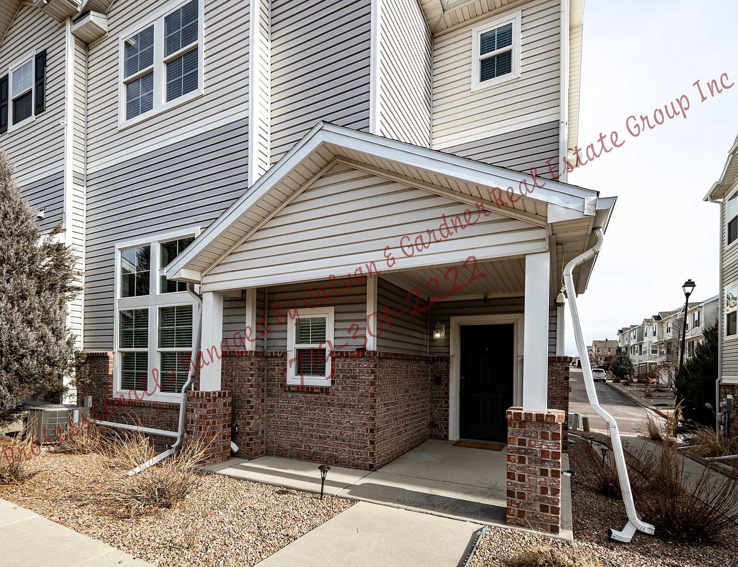 3 bed, 2.5 bath, 1957 sqft, $2,100 — Photo 1