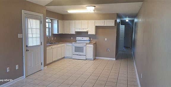 2nd image of 3523 Pakenham Dr
