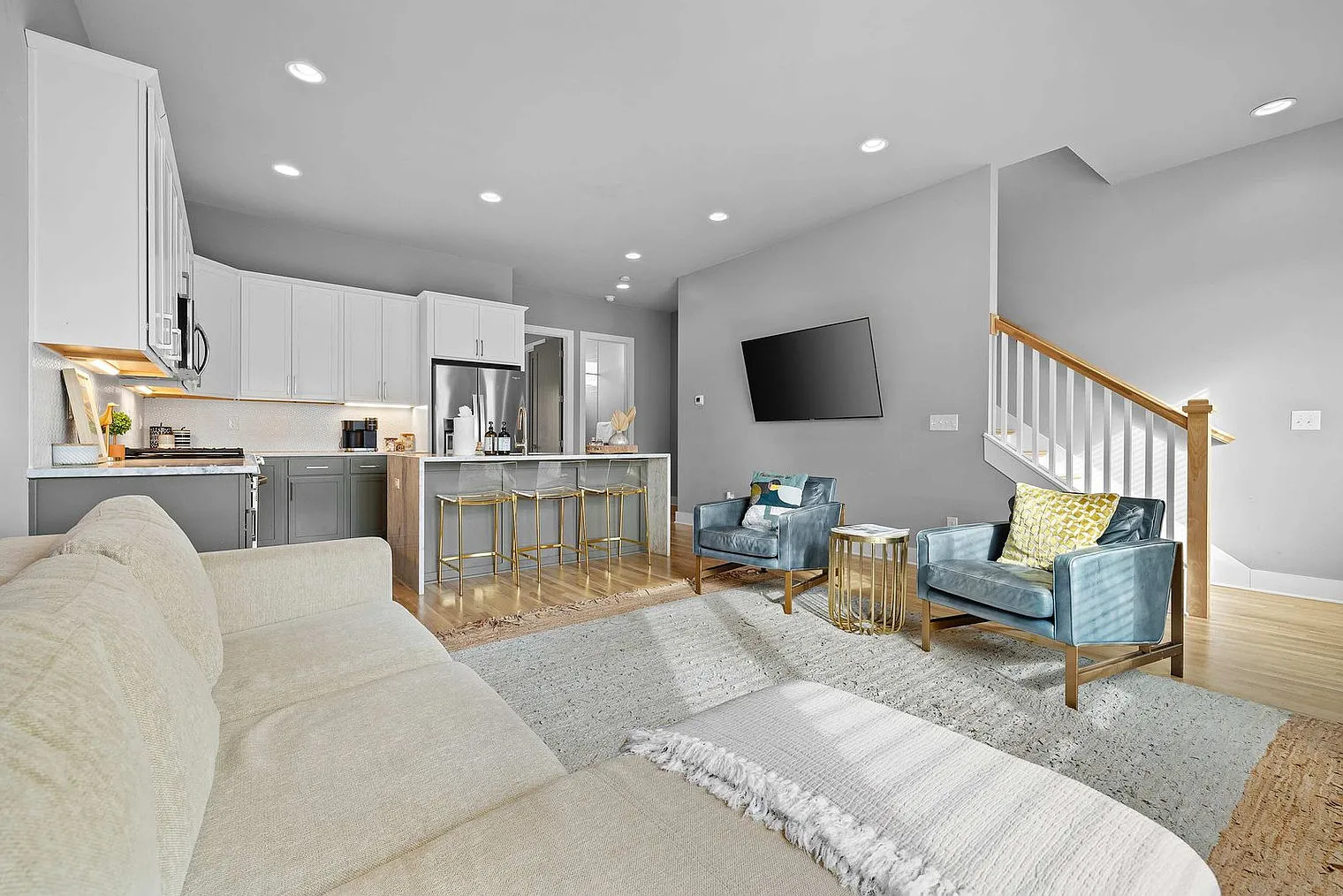 4 bed, 4.0 bath, 2497 sqft, $8,845 — Photo 3