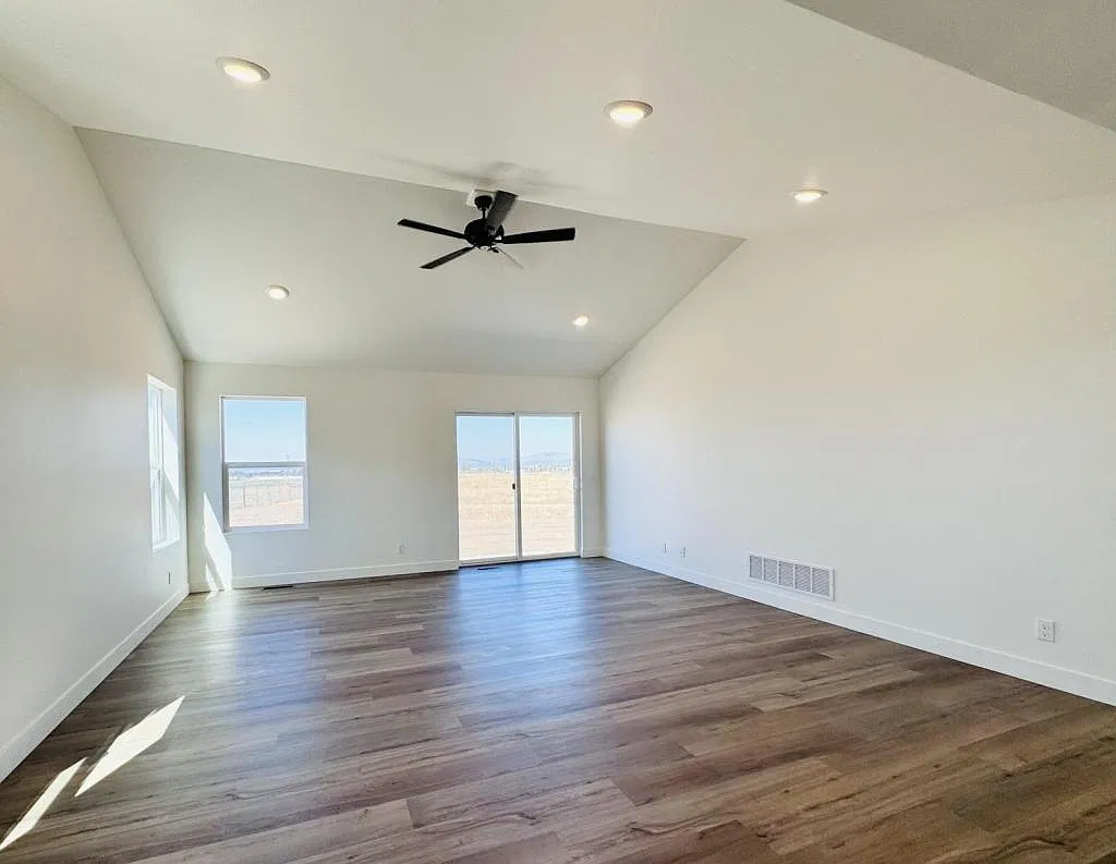 208 Kinross Ct — Photo 3