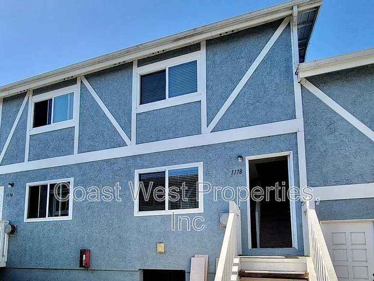 1178 Cypress Ave — Photo 1