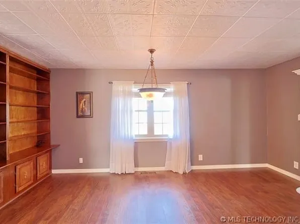 36 W Hilltop Rd, McAlester, OK 74501