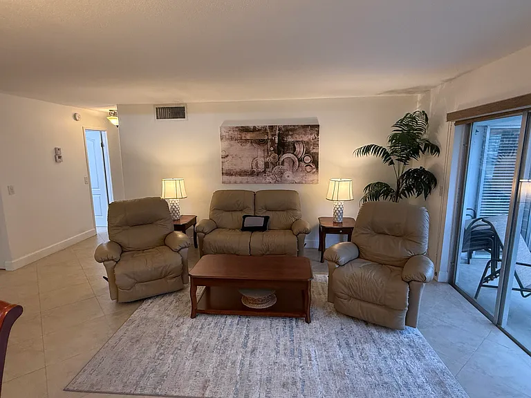 300 NE 14th Ave #411 — Photo 8