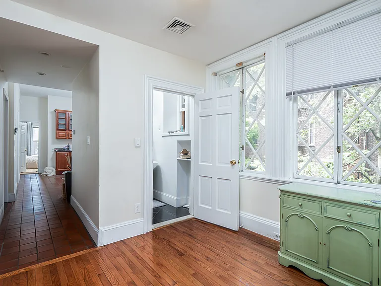 30 Gloucester St #3 — Photo 10