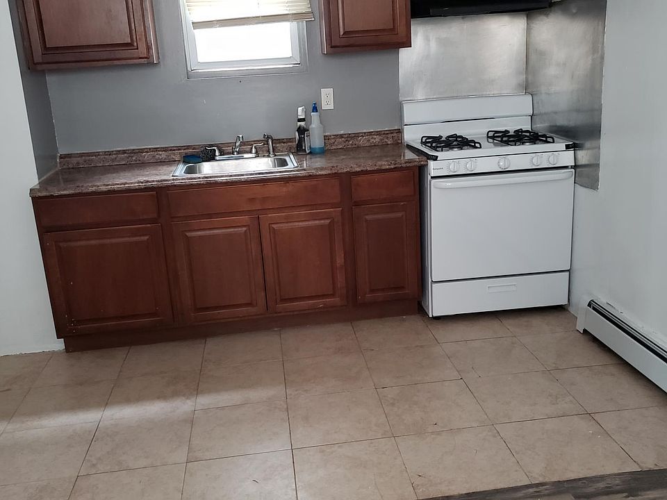 2nd image of 19 Osgood Ave