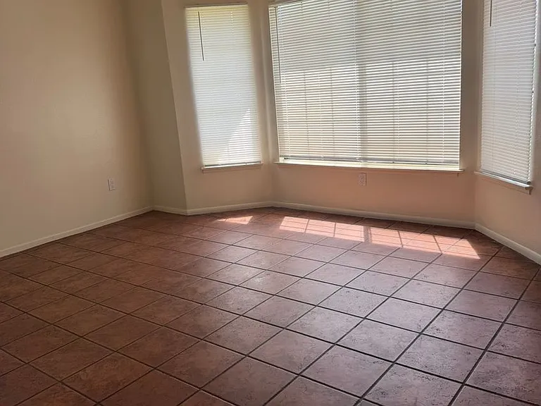 23890 Hazelwood Dr — Photo 2