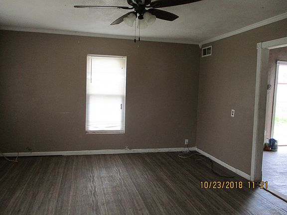 3rd image of 407 N Fort Worth St
