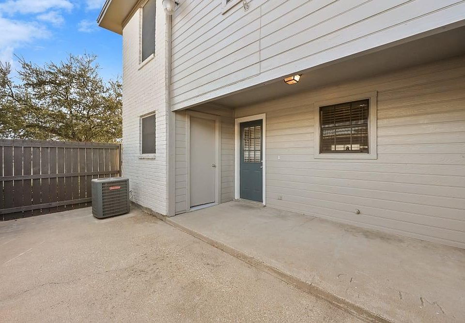 2nd image of 833 Majestic Dr #833
