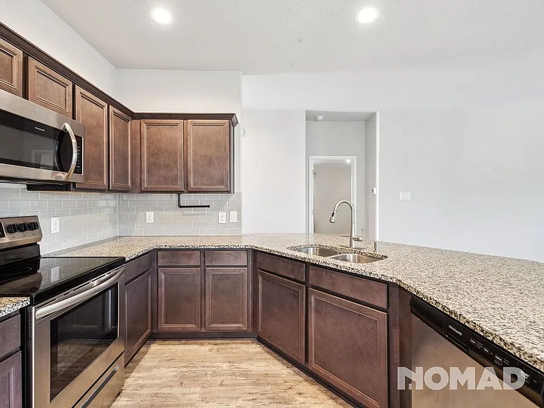536 Long Leaf Dr — Photo 3