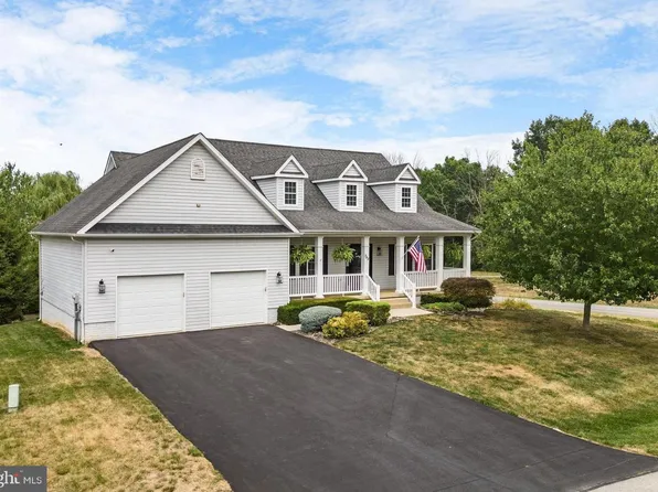 183 Victoria Ln, Charles Town, WV 25414