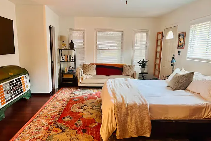 Studio Apt