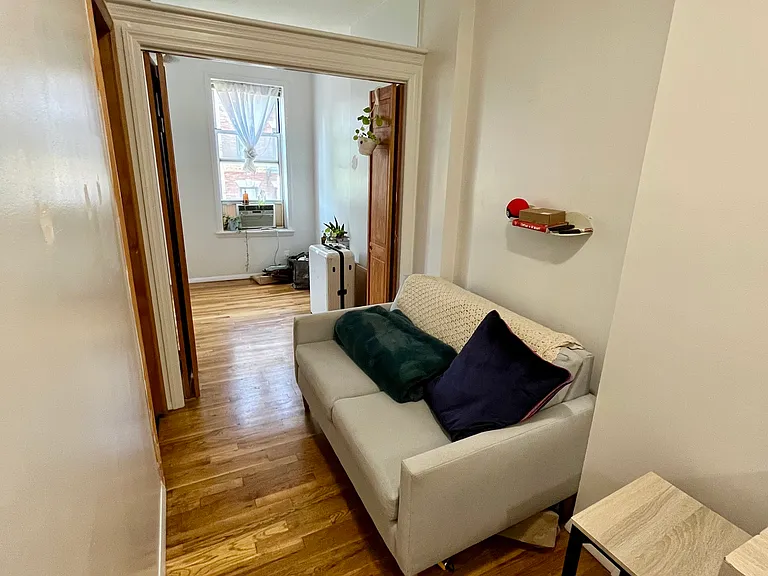 521 E 12th St #5 — Photo 6