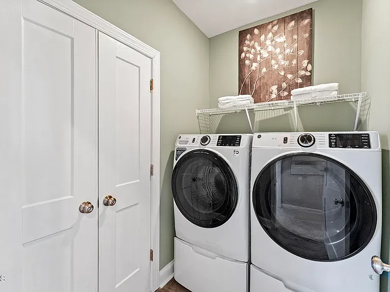 144 N White St #200 — Photo 8