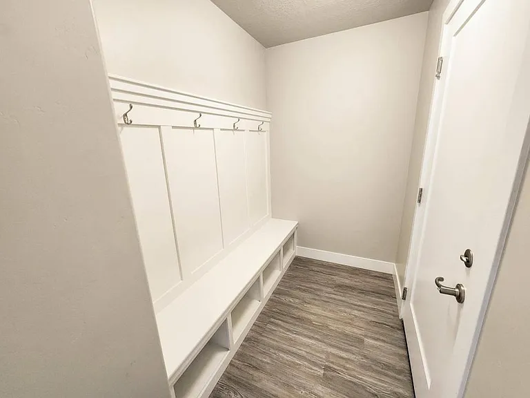 277 E 1500 N — Photo 13