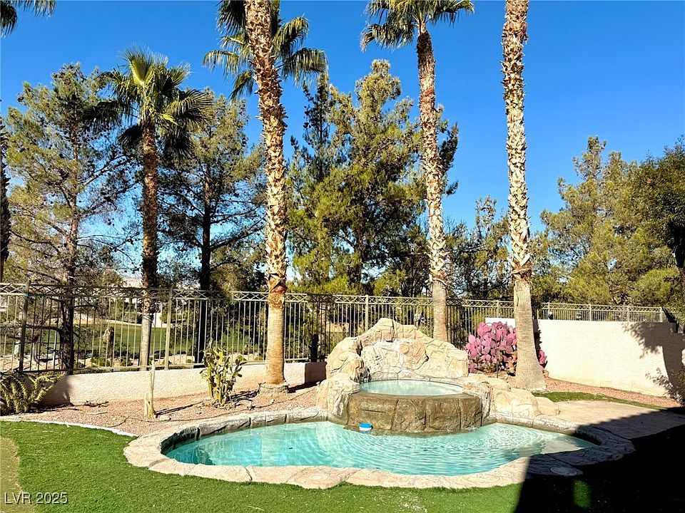 1st image of 109 Lakewood Garden Dr