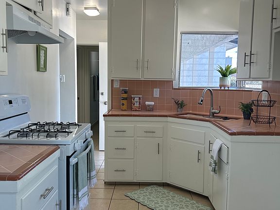2nd image of 2708 Gramercy Ave #D