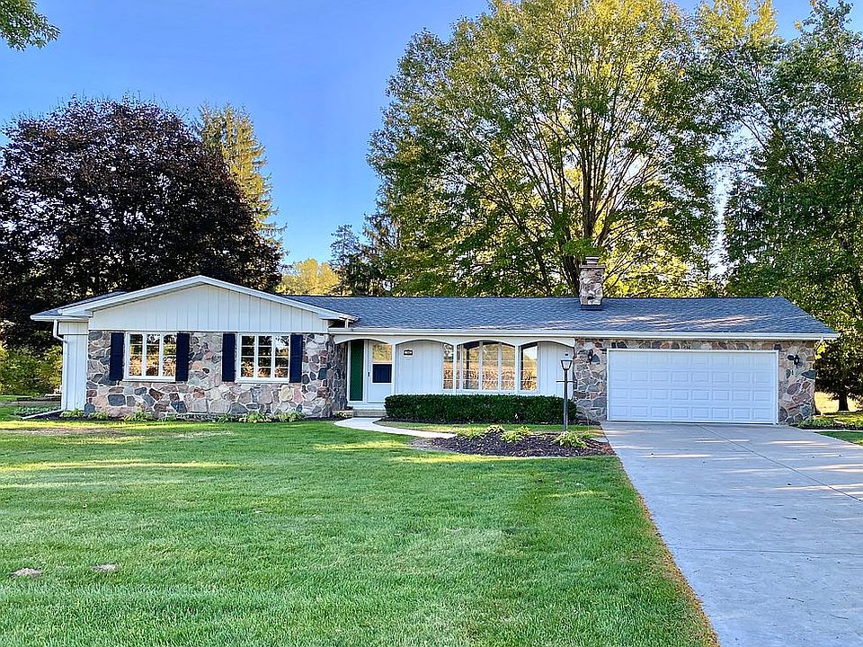 Front view of property