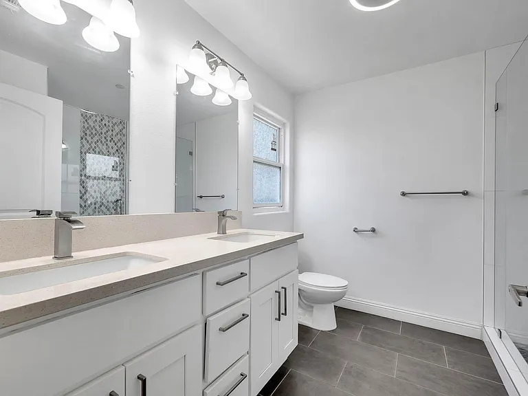 2880 W 14th St — Photo 16