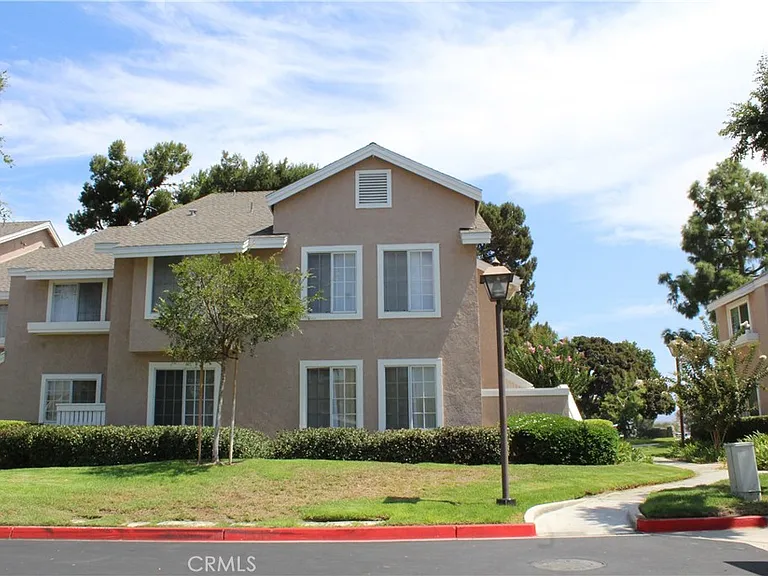 111 Greenfield — Photo 2