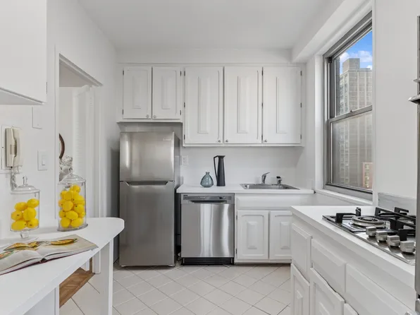 300 East 74th Street image 6 of 11