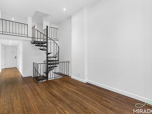 3rd image of 10 E 13th St APT La
