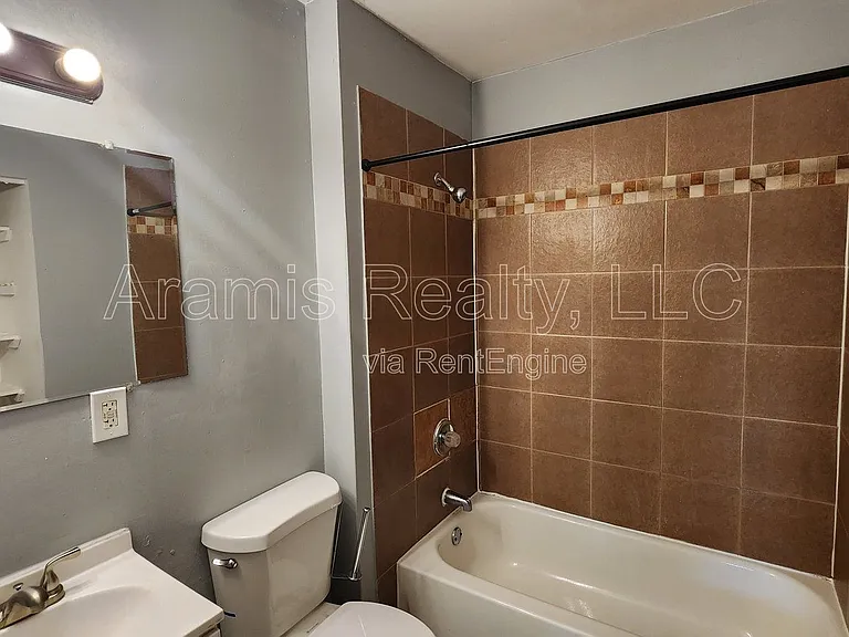 248 Rosser St SW — Photo 9