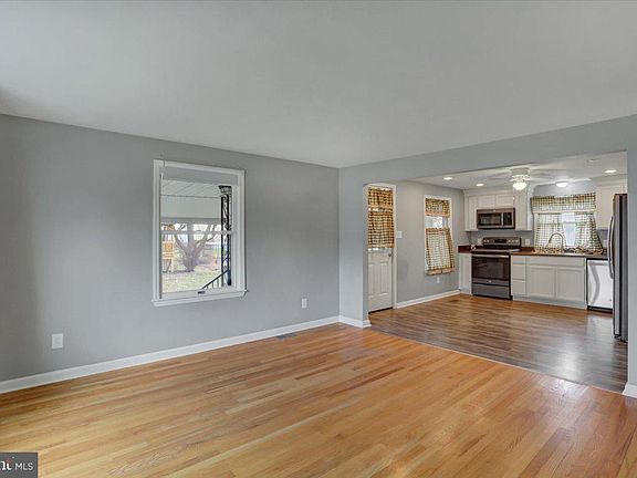 5th image of 38 Jeffrey Dr
