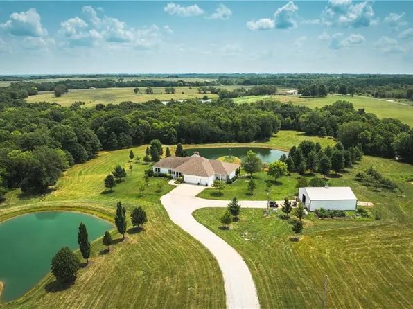 30507 S Lost Ln, Creighton, MO 64739
