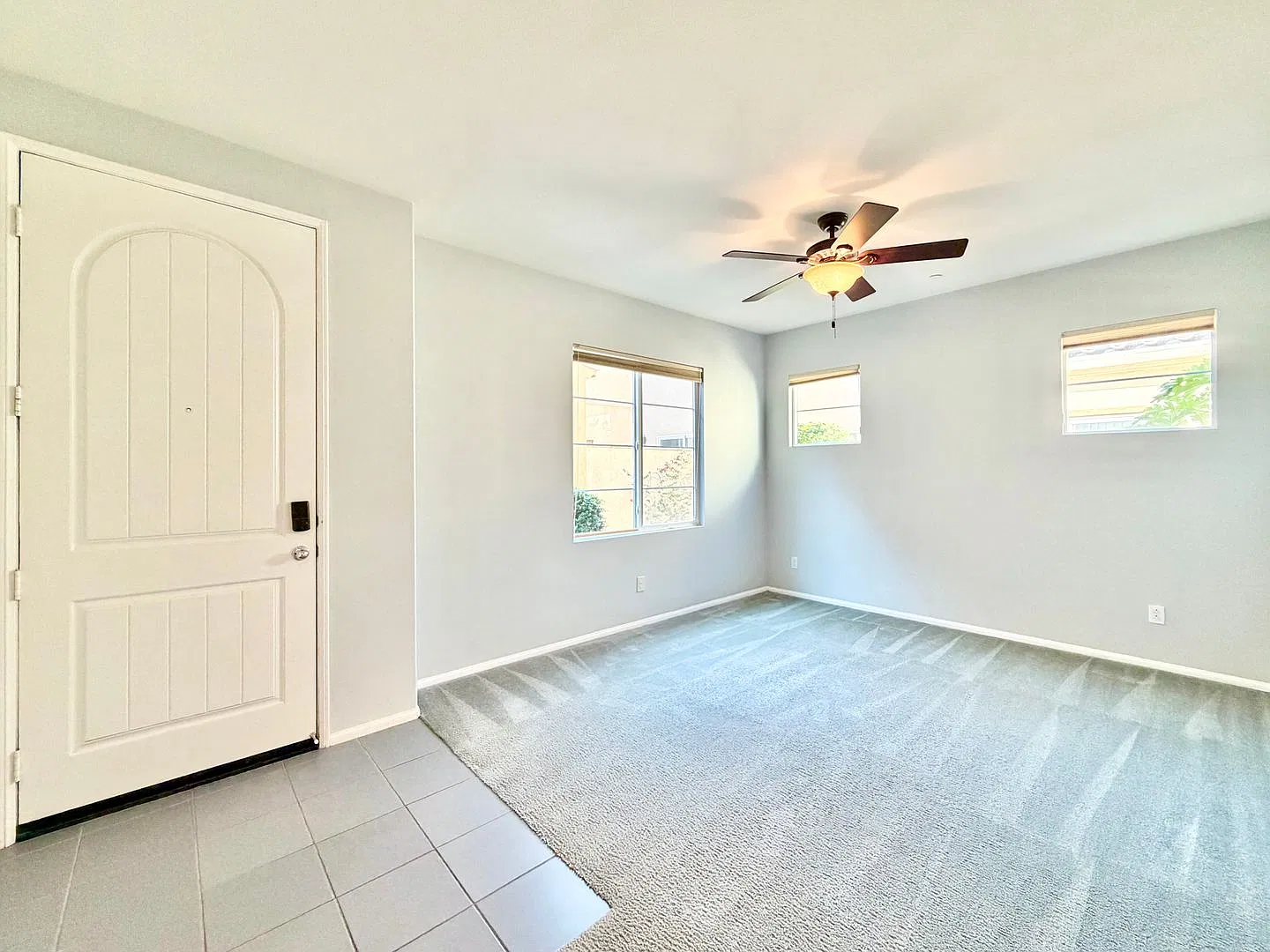 Available Now Beautiful 3 Bedroom 2.5 Bathroom Home In Spanish Walk Community In Palm Desert — Photo 2