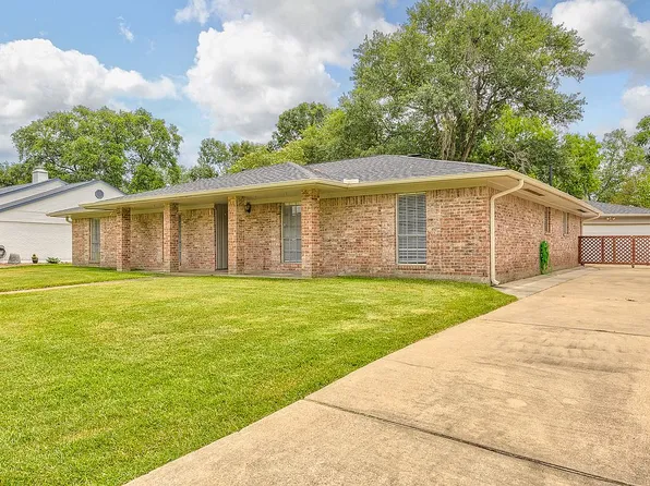 5000 Meadow Lark St, Dickinson, TX 77539