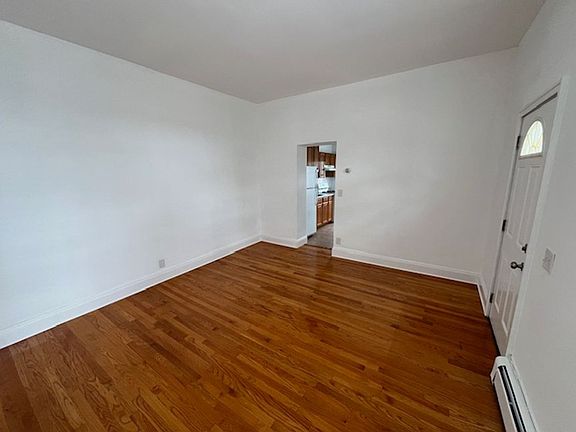 2nd image of 24 Bay Ave