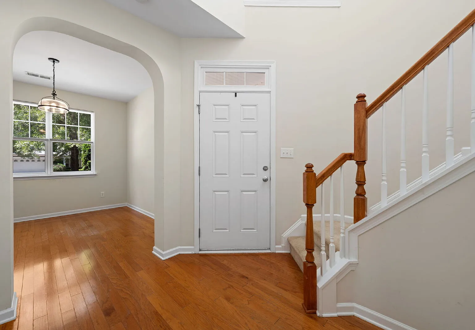 3 bed, 2.5 bath, 1898 sqft, $2,200 — Photo 4