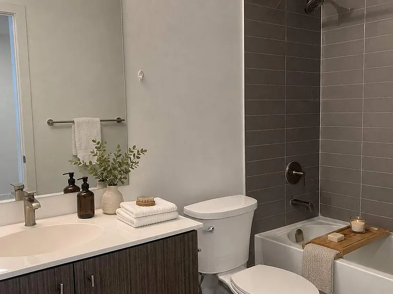 15 Wellington St S #1804 — Photo 12