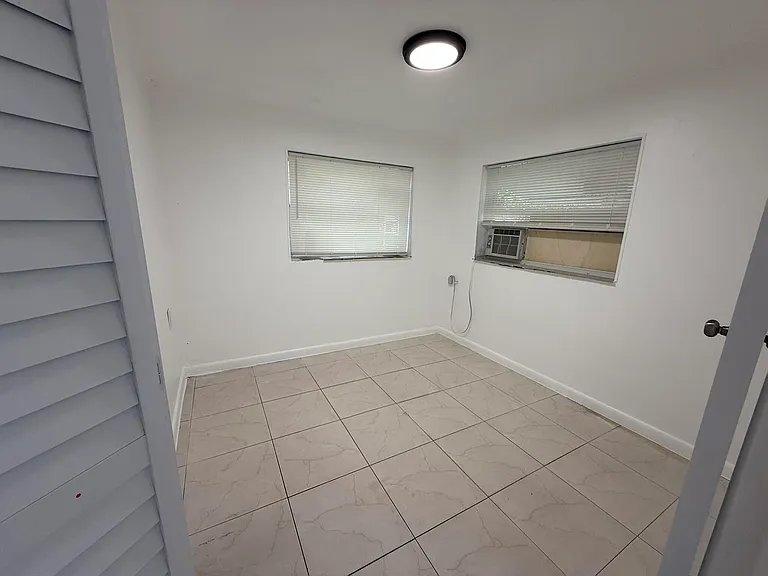 3705 SW 13th Ct #1-5 — Photo 4