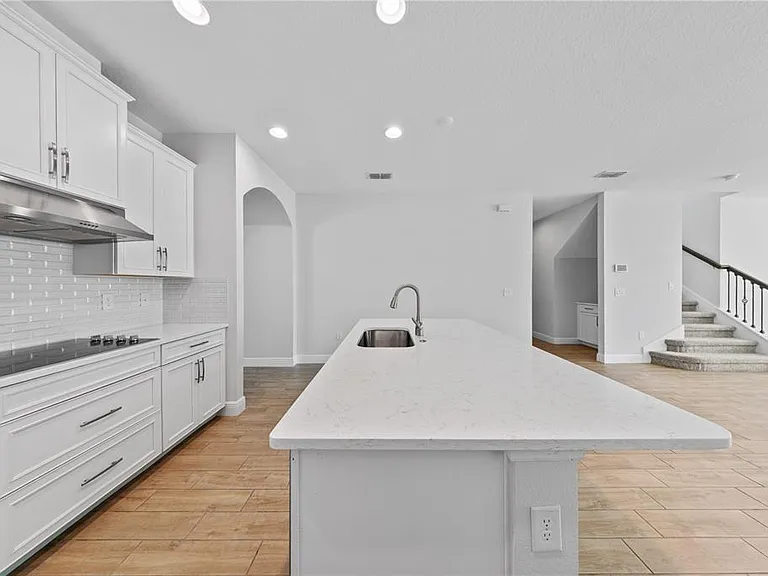 15537 Mango Isle St — Photo 35